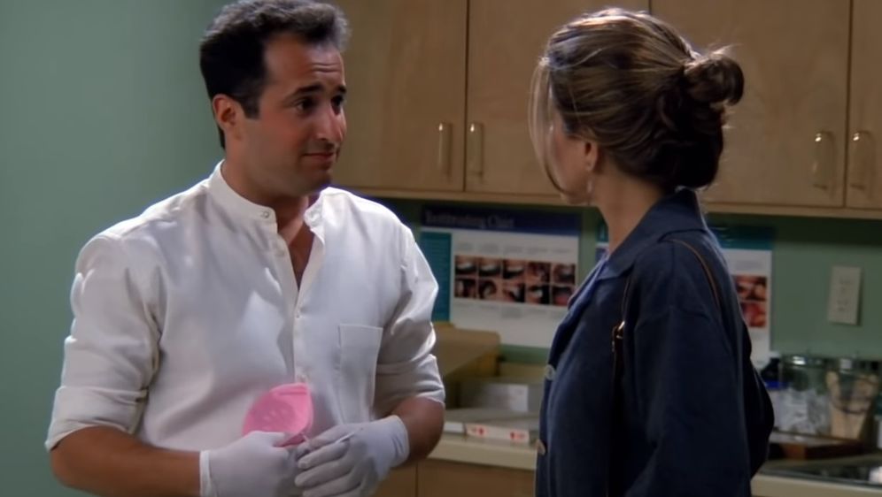 Mitchell Whitfield i Jennifer Aniston (Foto: Scrennshot)