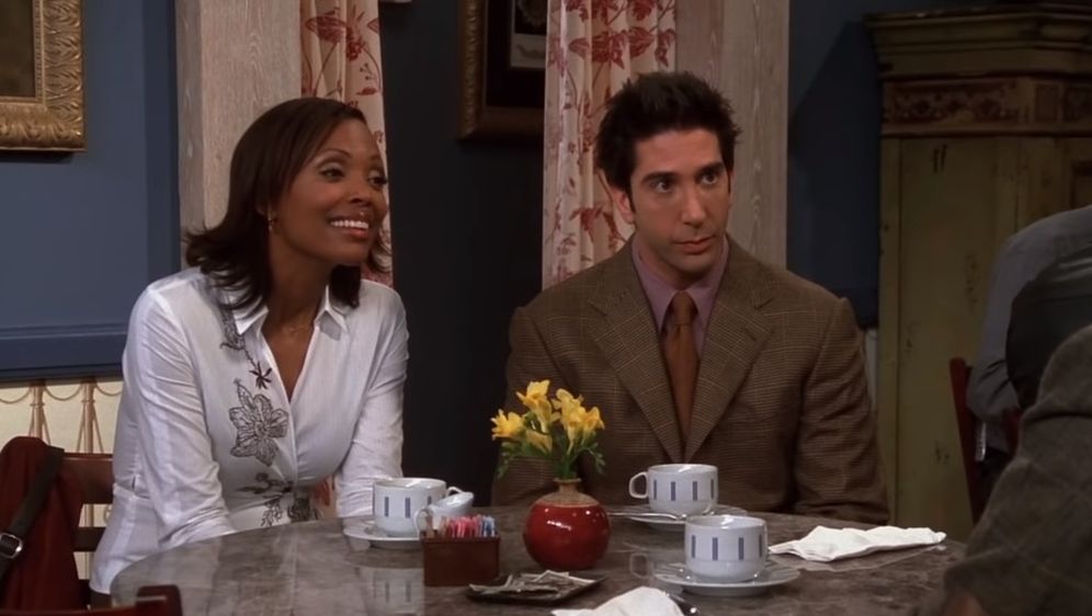 Aisha Tyler i David Schwimmer (Foto: Screenshot)
