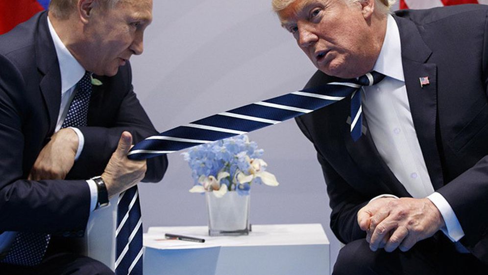 Trumpova kravata (Foto: Twitter/TrumpsTies) - 19