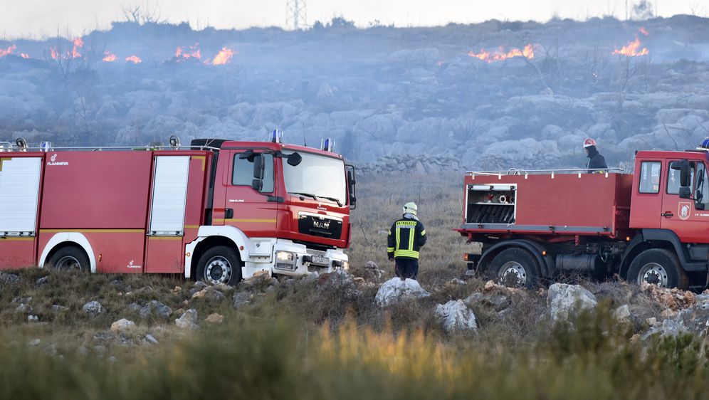 Vatrogasci na terenu, ilustracija (Foto: Hrvoje Jelavić)