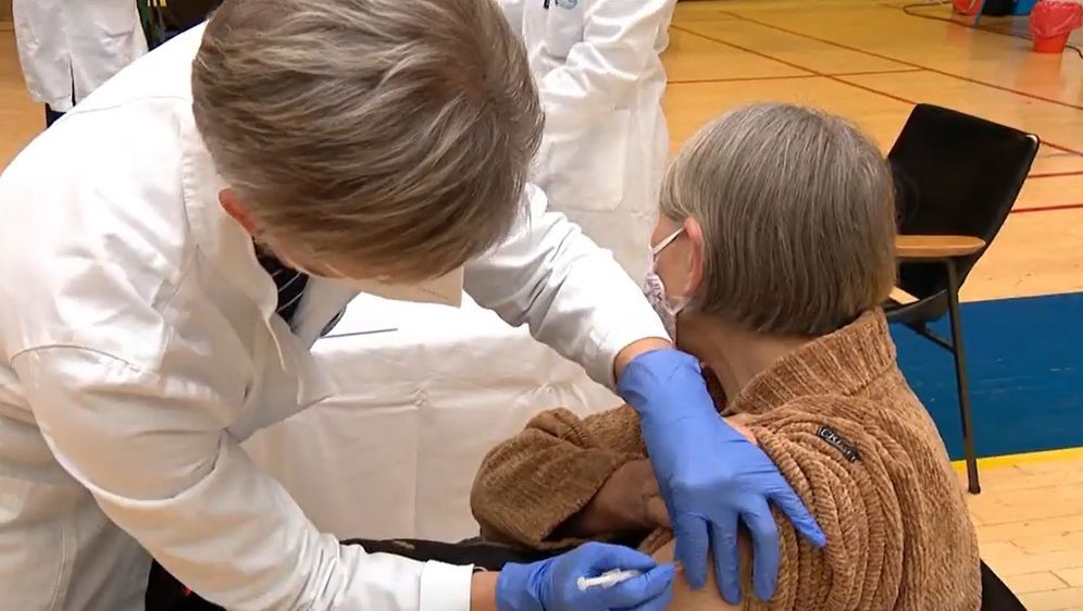 Cijepljenje u sportskoj dvorani u Koprivnici - 1