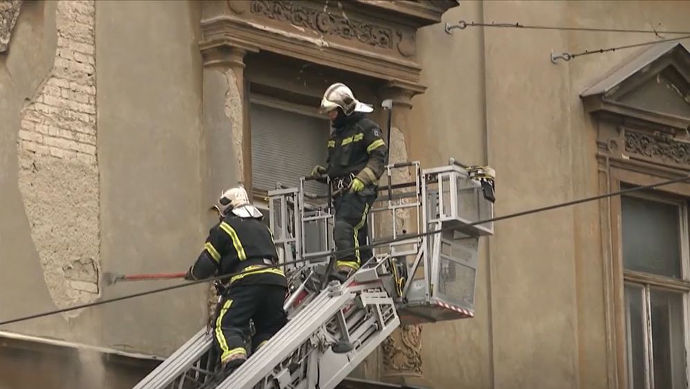Vatrogasci saniraju zgradu u Zagrebu - 2