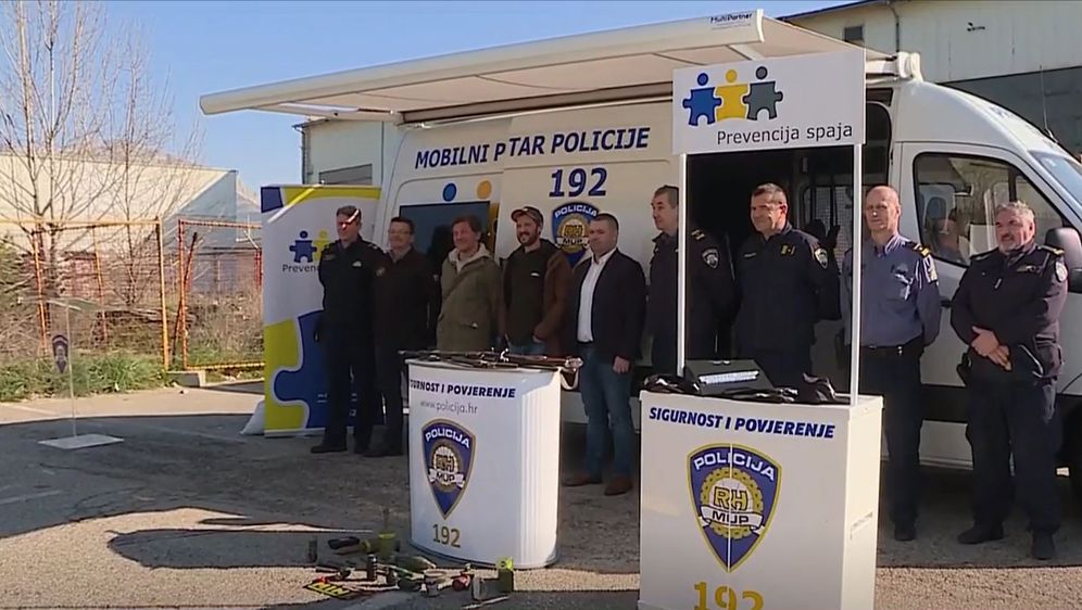 Policijski tim Prevencija spaja