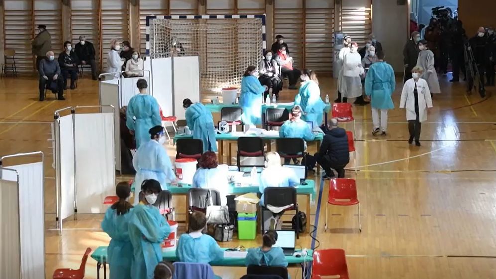 Cijepljenje u sportskoj dvorani - 2