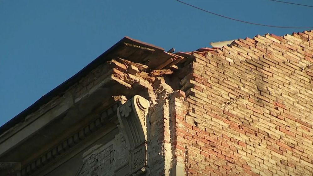 Zgrada oštećena u potresu - 6