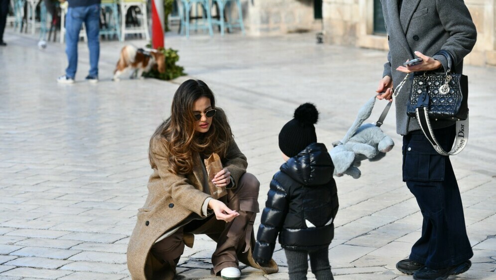 Adriana Ćaleta-Car sa sestrom i sinom - 1