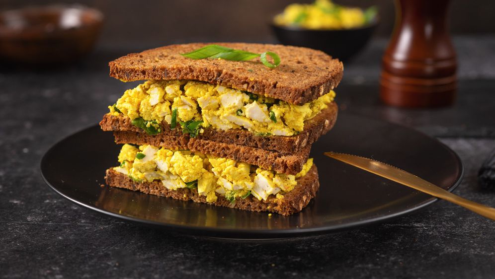 Sendvič s veganskom salatom od jaja