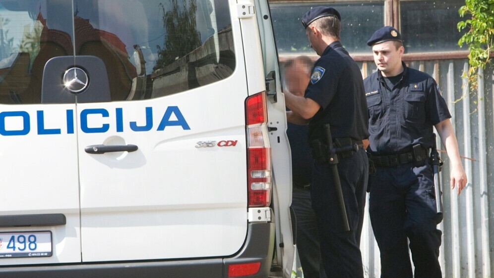 Osječka policija privodi na ispitivanje osobe iz Trpinje osumnjičene zbog ratnog zločina nad civilima