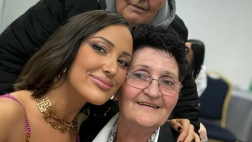 Aleksandra Prijović s bakom i djedom - 2