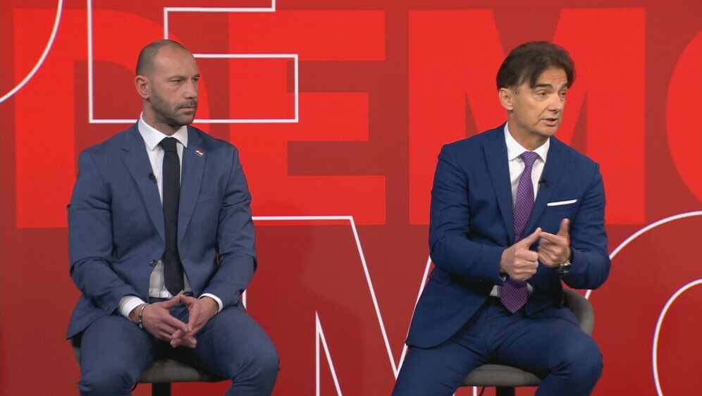 Demontaža: Damir Habijan i Branko Grčić