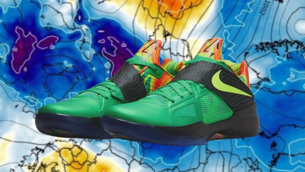 tenisice Nike Zoom KD 4 „Weatherman“ na pozadini od meteoroloških podataka