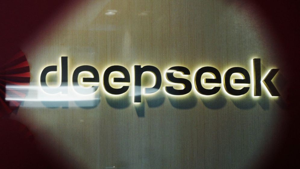 DeepSeek, ilustracija