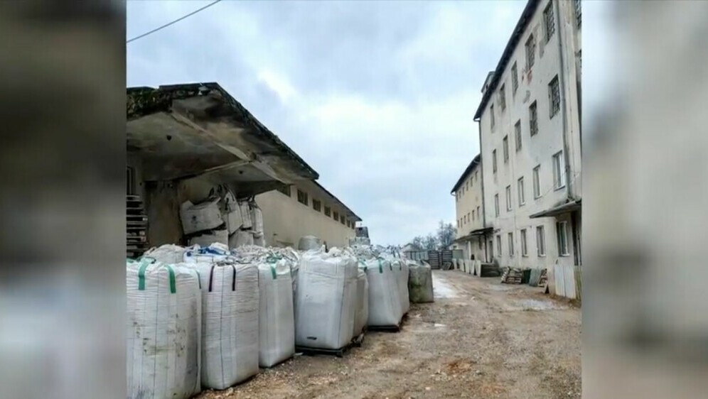 Otpad ilegalno zakopan u prirodi - 2