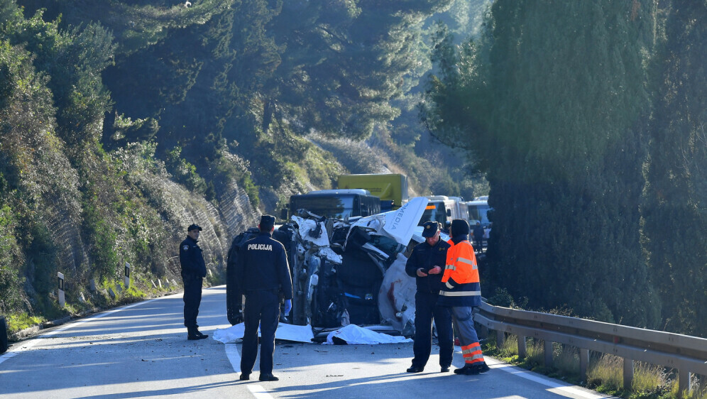 Stijena se odlomila i pala na vozilo kod Dubrovnika - 6