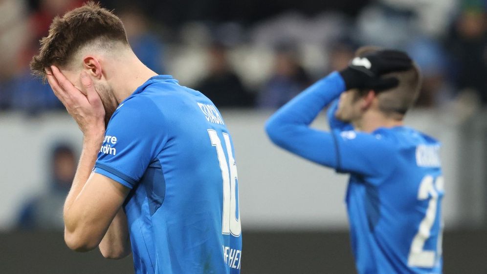 Andrej Kramarić (u pozadini)