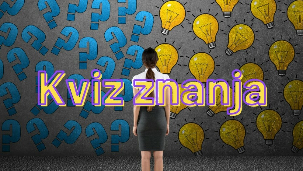 Žena koja stoji ispred zida s upitnicima i žaruljama uz naslov kviza