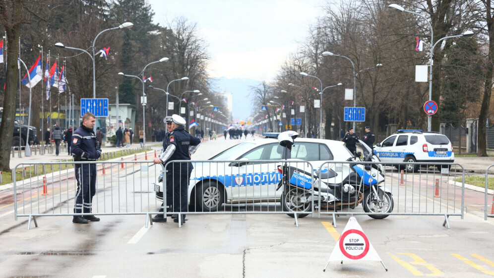 Ispred zgrade Narodne skupštine nakon izricanja presude Suda