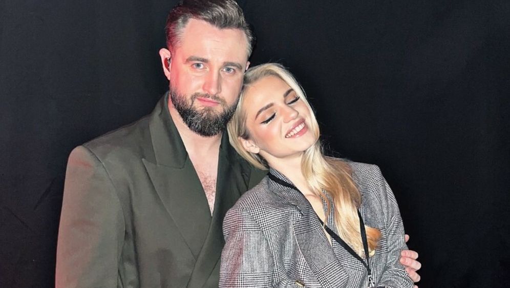 Matija Cvek sa suprugom