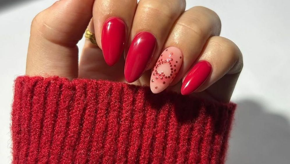 Crvena manikura za Valentinovo