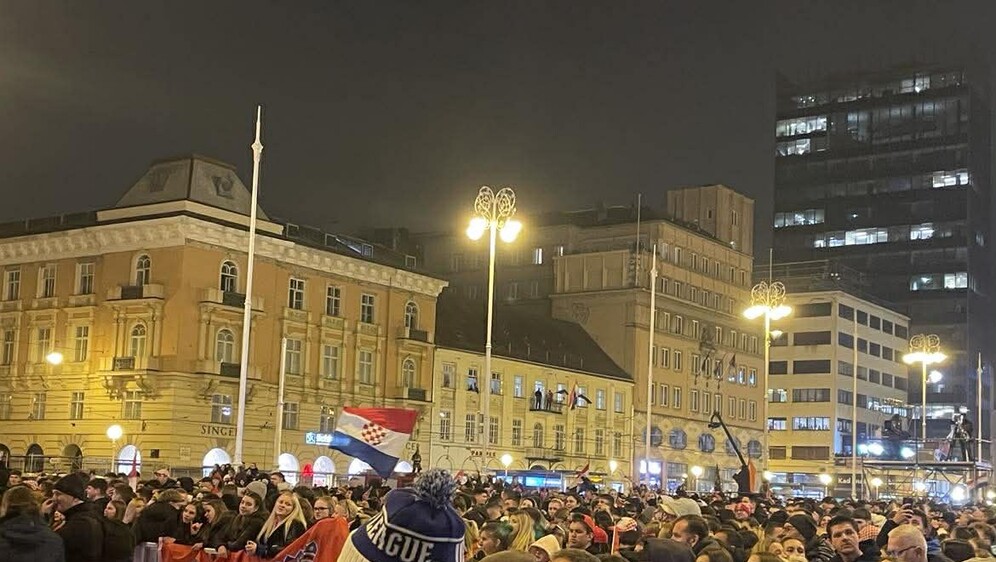 Atmosfera na Trgu uoči dolaska rukometaša