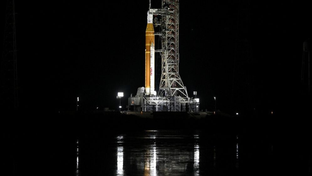 NASA-ina SLS raketa na lansirnoj rampi