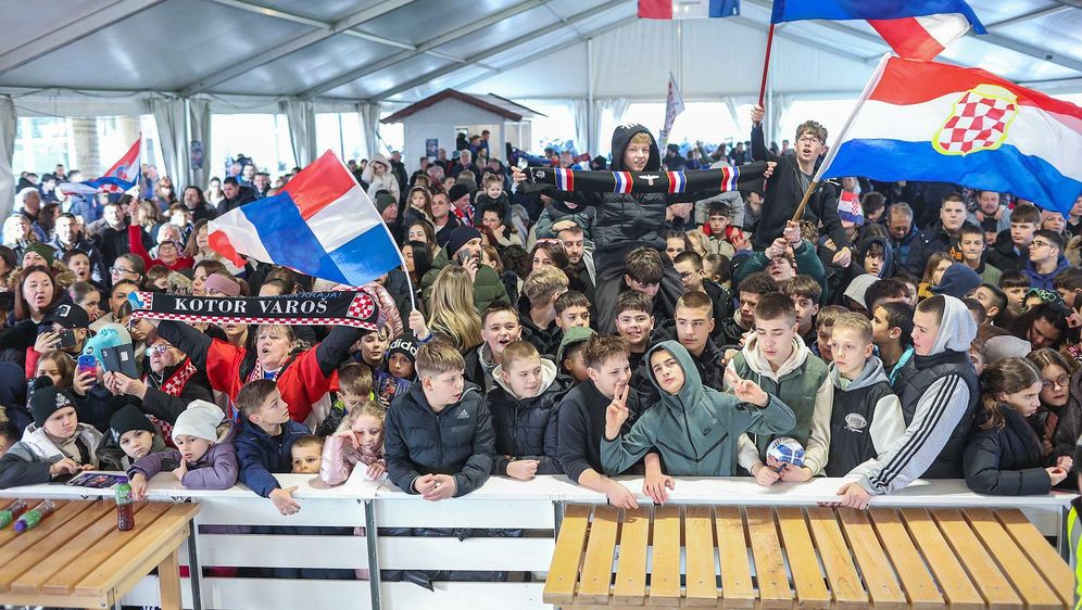 Doček za Kuzmanovića i Raužana