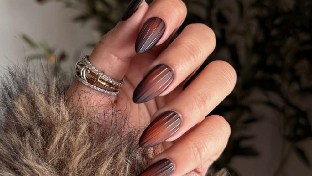 Iced coffee nokti hit su koji izgleda sjajno