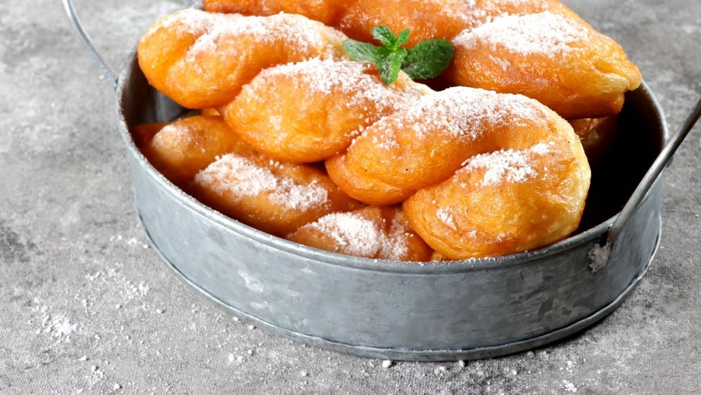 Uvijene krafne (twisted doughnuts)