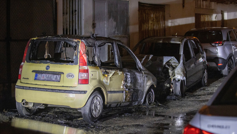 U Splitu izgorjela dva automobila - 1