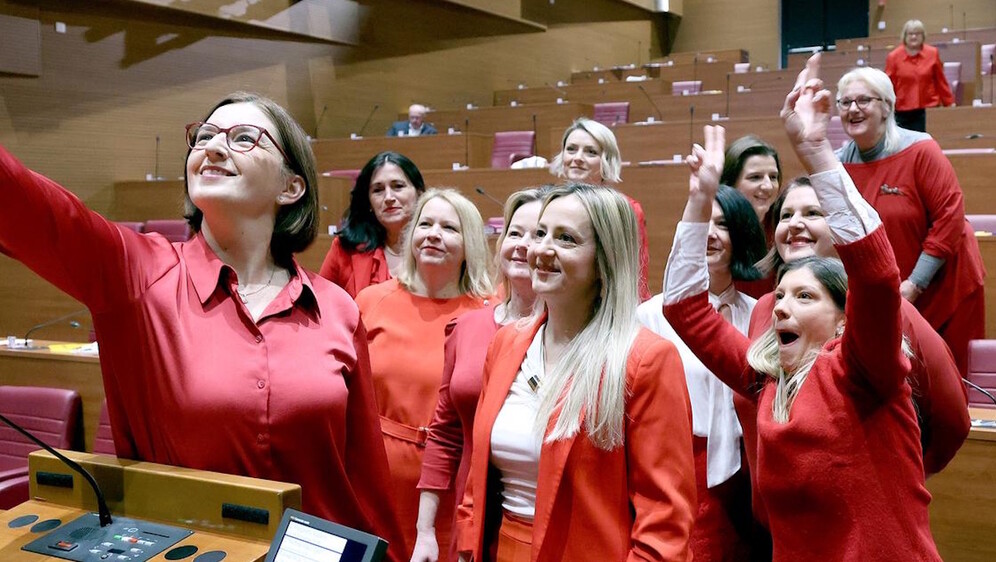 Zastupnice u crvenom - 2