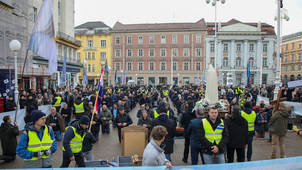 Molitelji na Trgu - 2