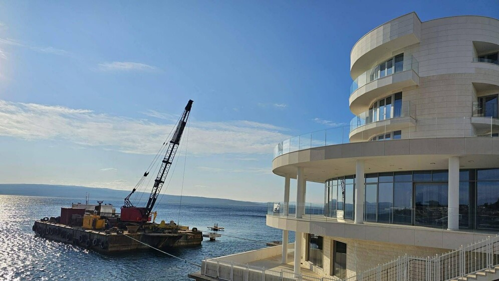 Hotel izgrađen u moru zatvorio pristup obali - 2