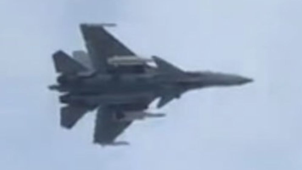 J-15T s projektilima YJ-15