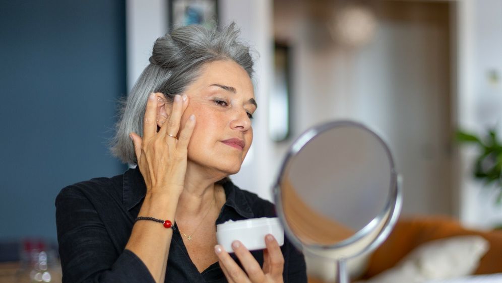 Menopauza je prirodna životna faza, ali promjene koje donosi koži često nas iznenade