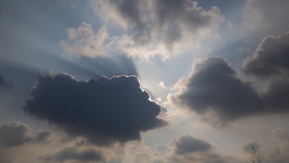 Sunce iza oblaka, ilustracija