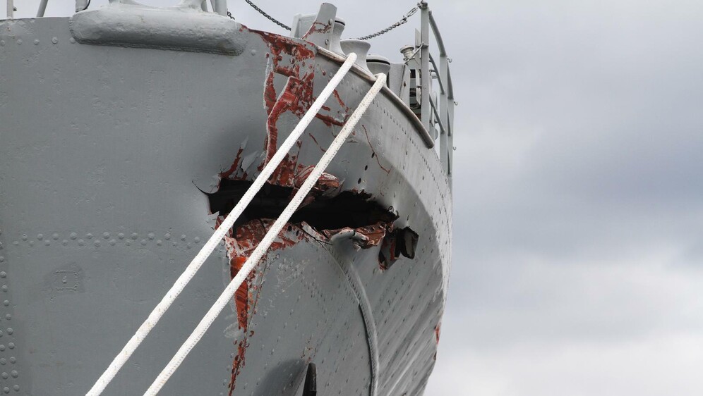 Rupa na pramcu broda Galeb nakon što ga je udario turski teretni brod