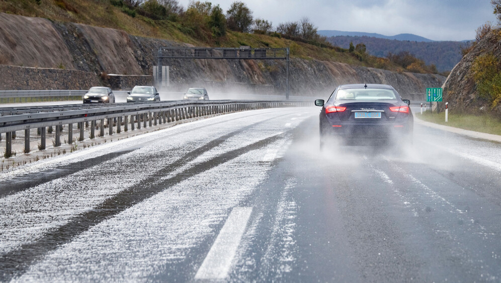 Kiša na autocesti, ilustracija