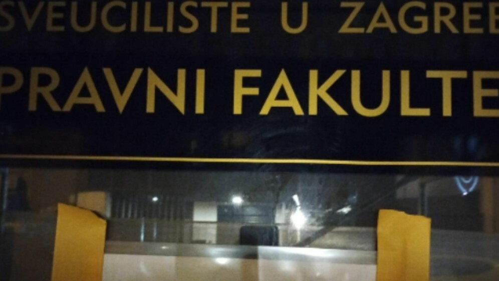 Urnebesna obavijest na vratima fakulteta