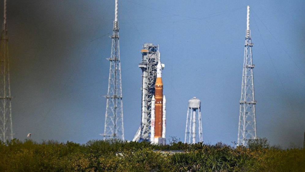 NASA-ina SLS raketa na lansirnoj rampi