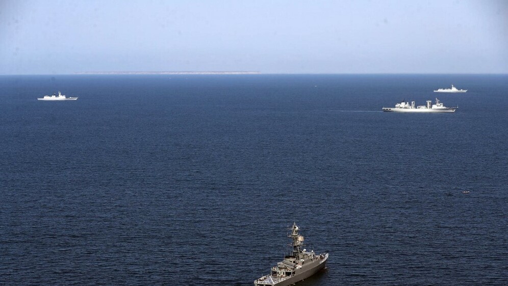 Iranski brodovi na pomorskoj vježbi, ilustracija