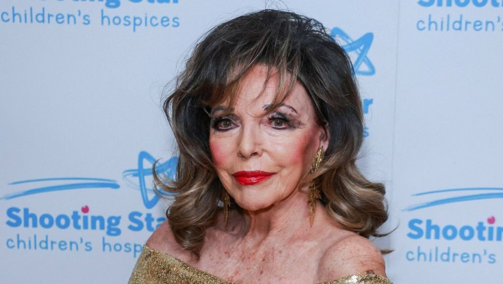 Dama Joan Collins uvijek privlači pažnju svojim modnim izborima