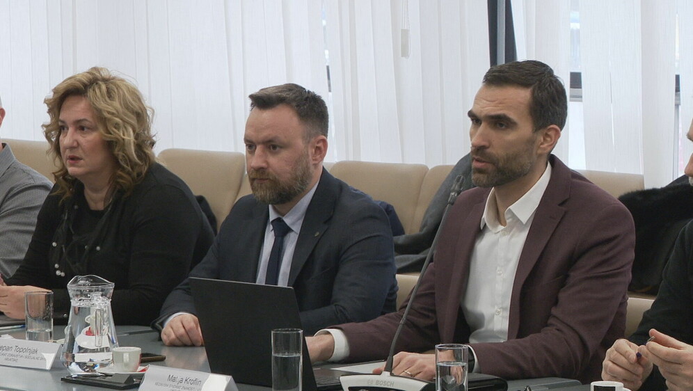 Sindikati javnih i državnih službi i dalje nezadovoljni - 2