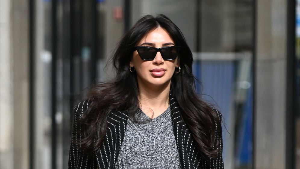 Zagrebačko izdanje u mini suknji na pruge