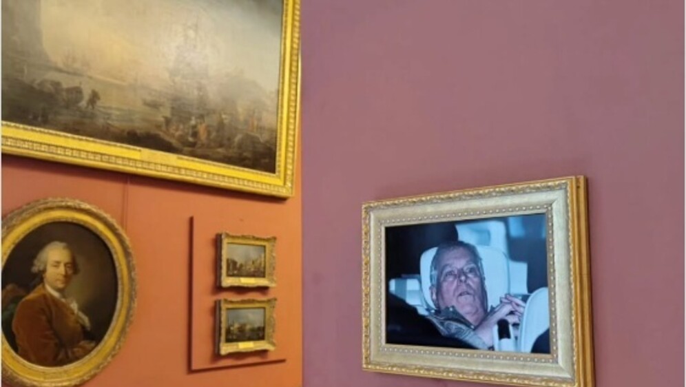 Fotografija uhićenja princa Andrewa u Louvre