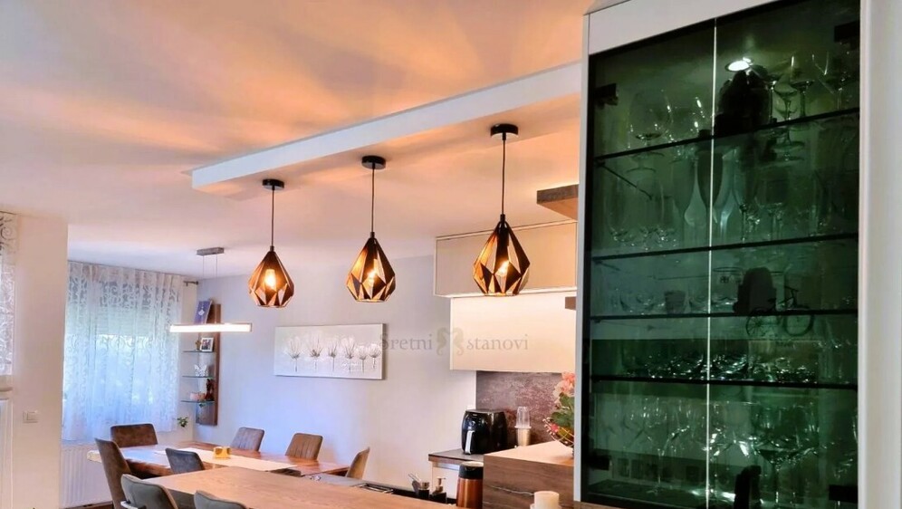 Luksuzan stan - pogled na Branimirovu - 4