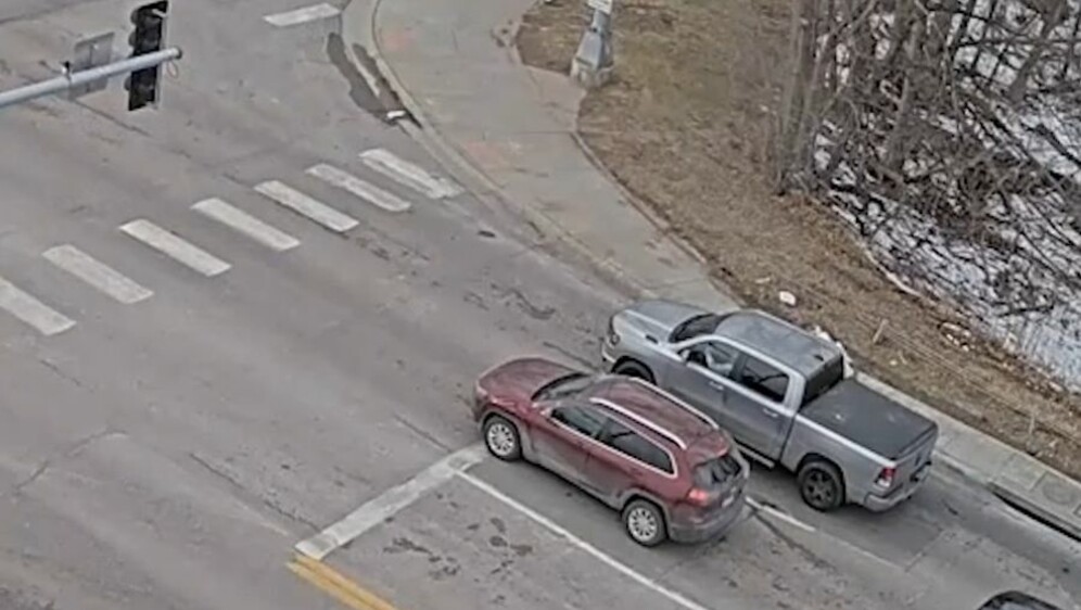 Automobili na raskrižju