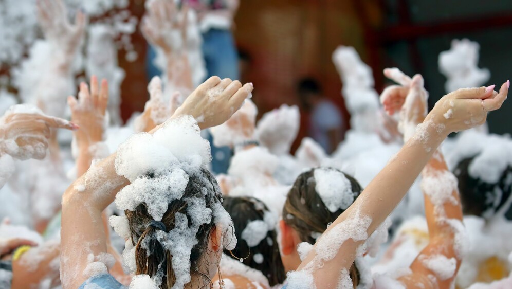 Pjena party u noćnom klubu