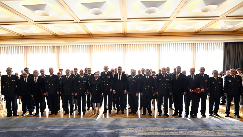 Zoran Milanović s časnicima