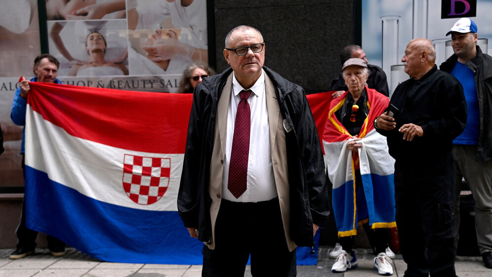 Dražen Keleminec ispred sjedišta SDP-a u Zagrebu