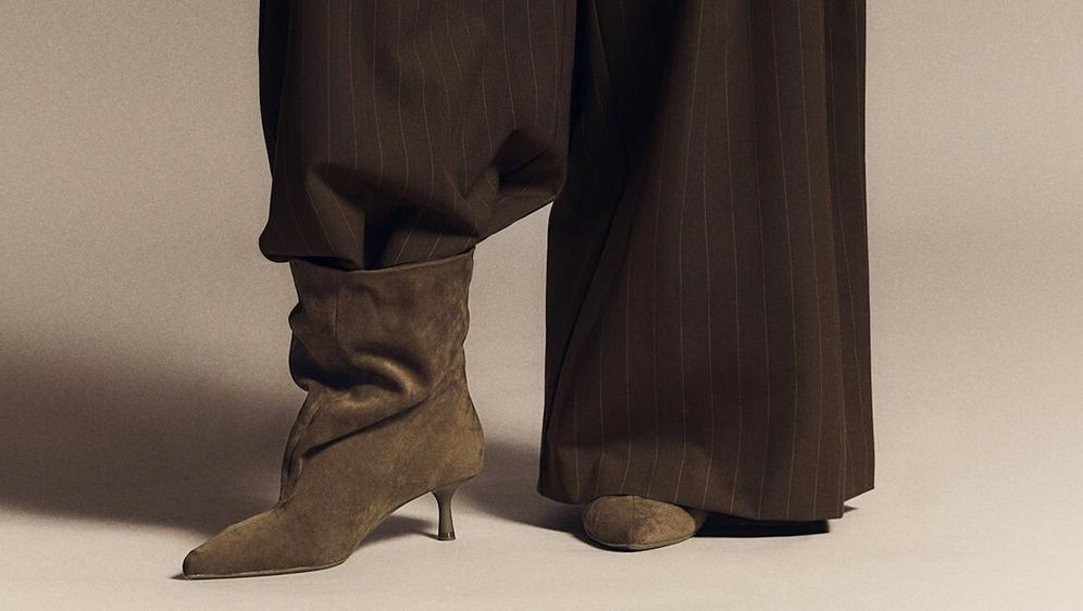 Vrećaste gležnjače od brušene kože bit će hit proljeća 2026.